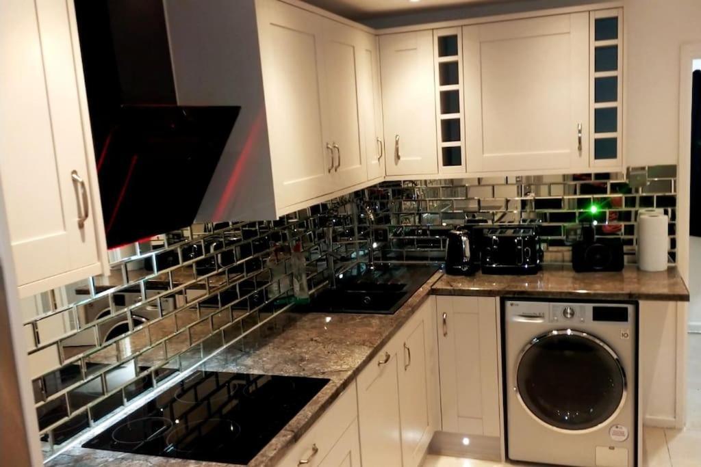 Impeccable 2-Bed House Lejlighed London Eksteriør billede