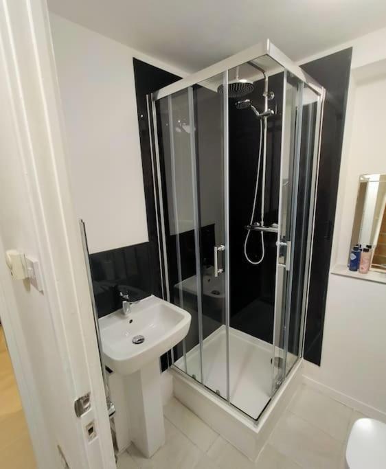 Impeccable 2-Bed House Lejlighed London Eksteriør billede